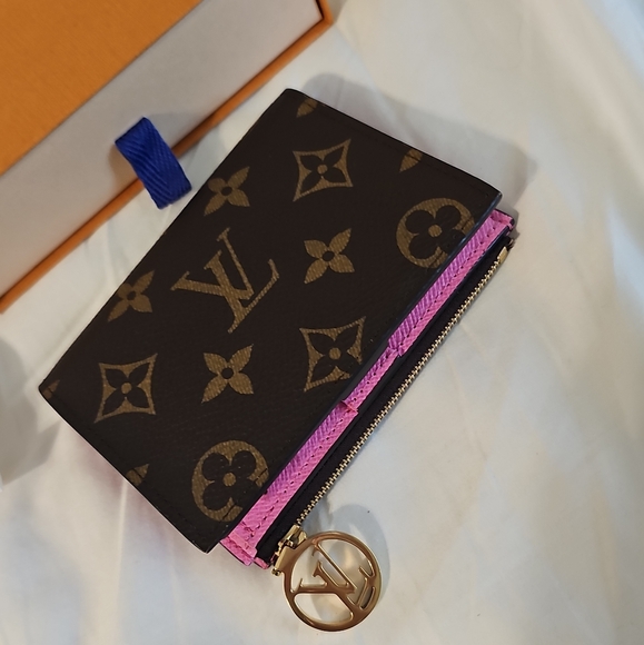 Meet your Posher, Elle - Picture 9 of 11